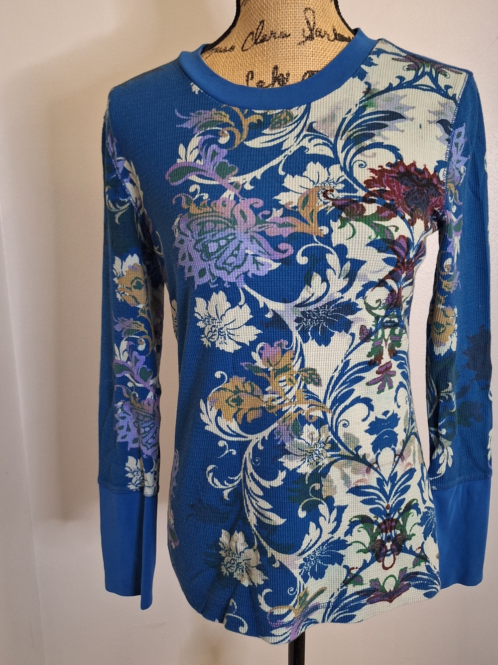 Sundance Blue Floral Long-Sleeve Thermal Top Size Medium - Picture 2 of 11